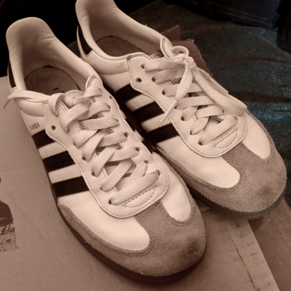 Samba adidas sneakers size 7 men / women 8.5